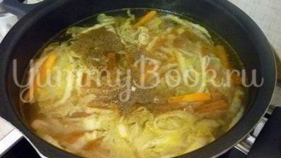 куриный суп с лапшой, имитирующий японскую кухню