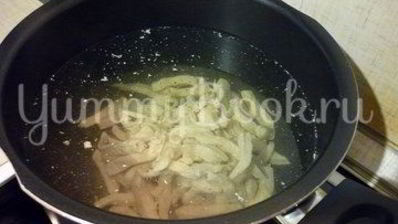 куриный суп с лапшой, имитирующий японскую кухню