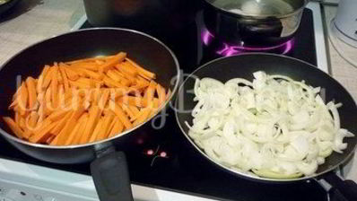 куриный суп с лапшой, имитирующий японскую кухню