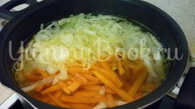 куриный суп с лапшой, имитирующий японскую кухню