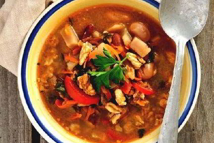 Куриный суп с перцем и грецким орехом