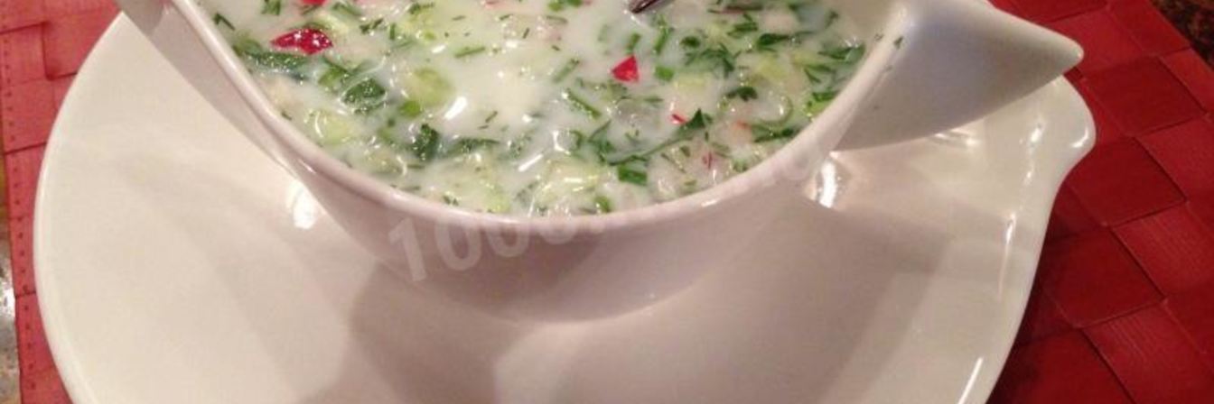 Легкий суп окрошка с черемшой на кефире