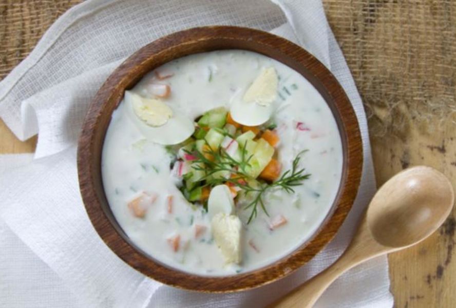 Окрошка на кефире с редисом и морковью