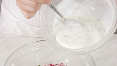 окрошка на кефире с редисом и морковью