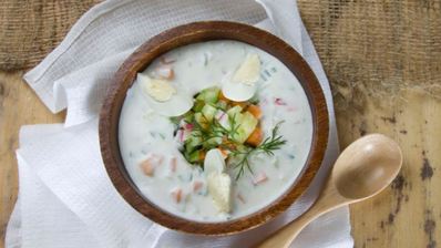 окрошка на кефире с редисом и морковью