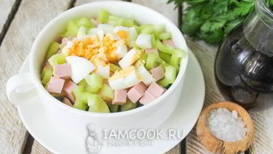 окрошка на квасе с колбасой и болгарским перцем