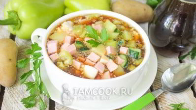 окрошка на квасе с колбасой и болгарским перцем