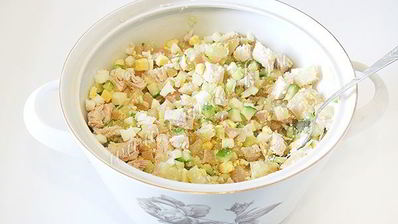 окрошка на сыворотке с куриной грудкой