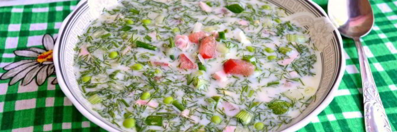 Окрошка на сыворотке с помидорами и свежим горошком