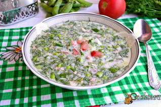 Окрошка на сыворотке с помидорами и свежим горошком