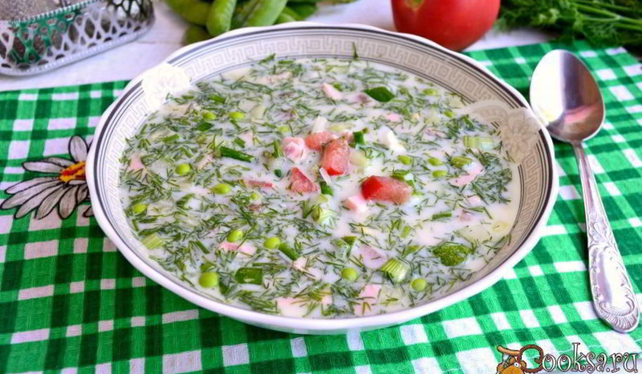 Рецепт окрошки на сыворотке с помидорами и свежим горошком