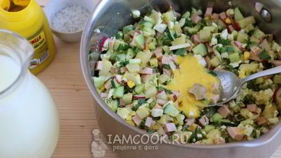 окрошка с колбасой на сыворотке