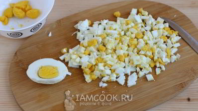 окрошка с колбасой на сыворотке