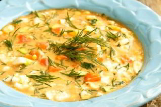 Окрошка с копченым лососем