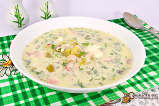 Окрошка с курицей и маринованными огурцами