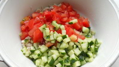 окрошка с курицей и помидорами