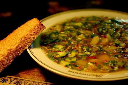 Окрошка с ревенем, морковью и редисом