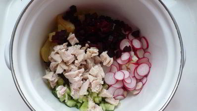 окрошка со свеклой и курицей