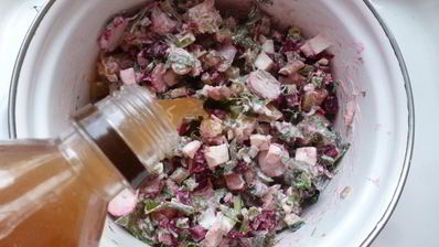 окрошка со свеклой и курицей