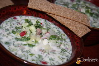 Весенняя окрошка с отварной говядиной на кефире и минералке