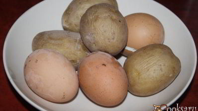 весенняя окрошка с отварной говядиной на кефире и минералке