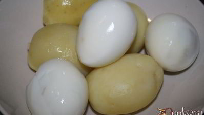 весенняя окрошка с отварной говядиной на кефире и минералке