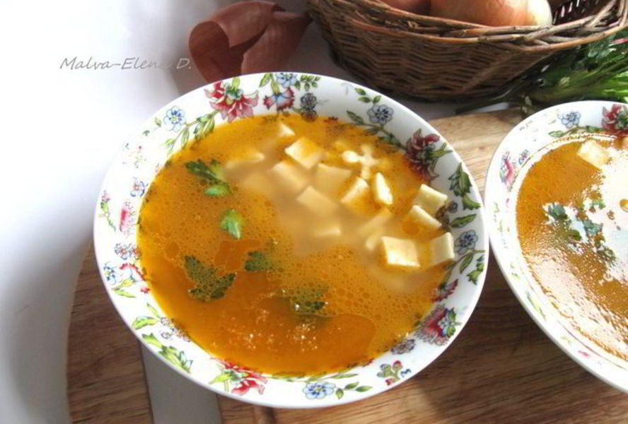 Итальянский овощной суп с пастой и зеленым горошком