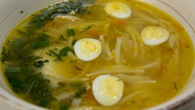 куриный суп с лапшой и овощами