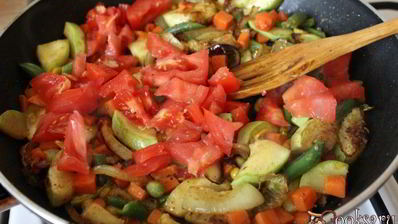 куриный суп с овощами и мелкой пастой