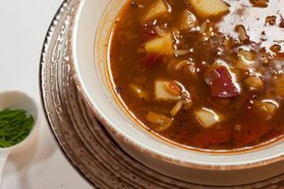 Минестроне с грибами и колбасками чорисо