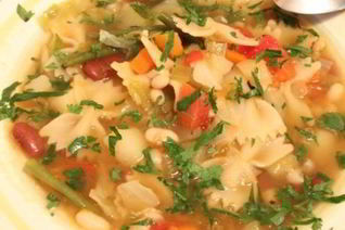 Минестроне с соусом песто по-генуэзски