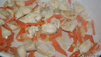 нежный суп с курицей, сыром и овощами