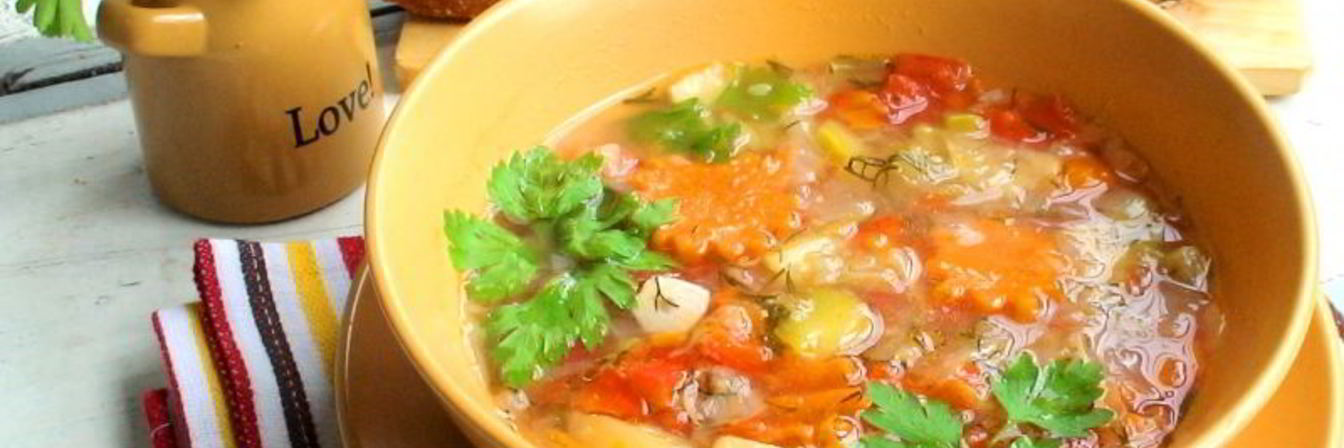 Овощной, летний супчик с томатно-чесночными гренками