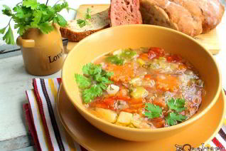 Овощной, летний супчик с томатно-чесночными гренками