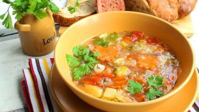 овощной, летний супчик с томатно-чесночными гренками