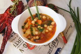 Овощной суп чили с нутом