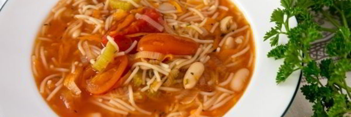 Овощной суп с фасолью и макаронами