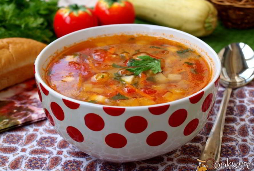 Овощной суп с кабачками и помидорами