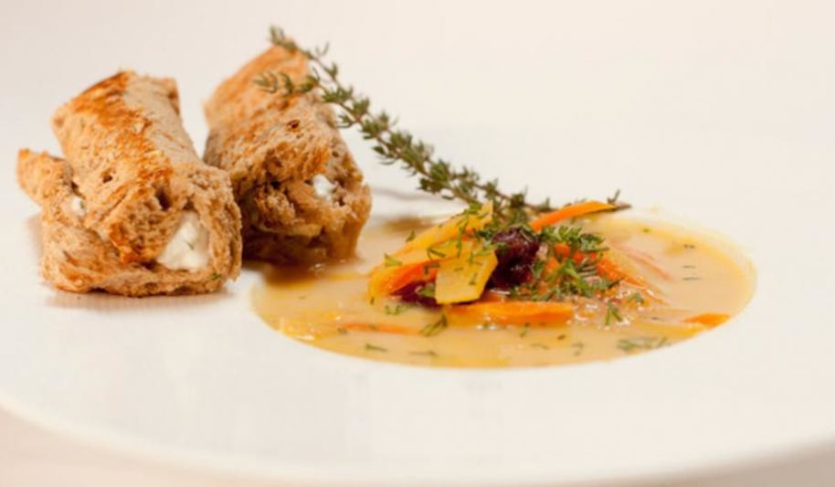 Рецепт овощного супа с хлебными рулетиками