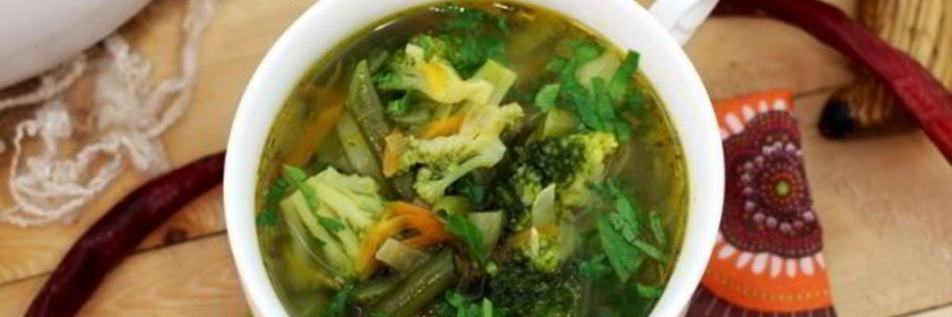 Овощной суп с консервированным зеленым горошком
