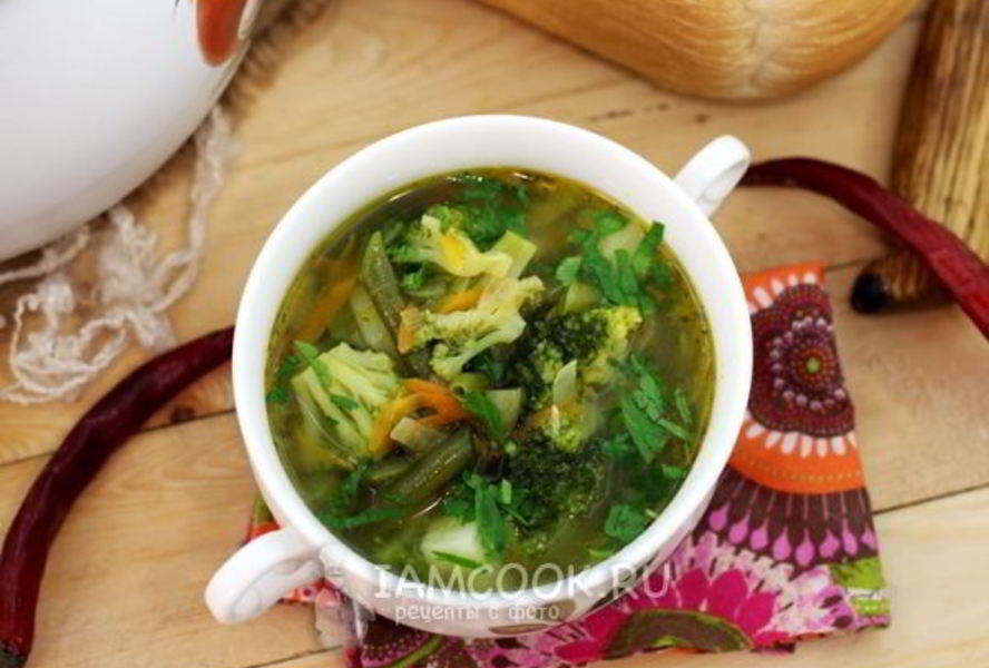 Овощной суп с консервированным зеленым горошком