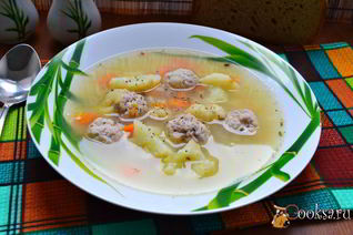 Овощной суп с цветной капустой и фрикадельками