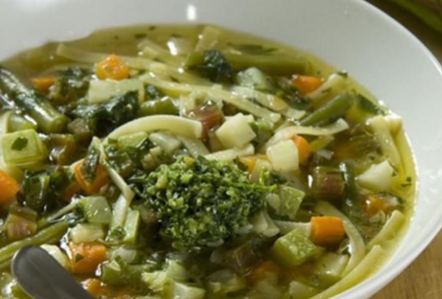 Суп минестроне с соусом песто