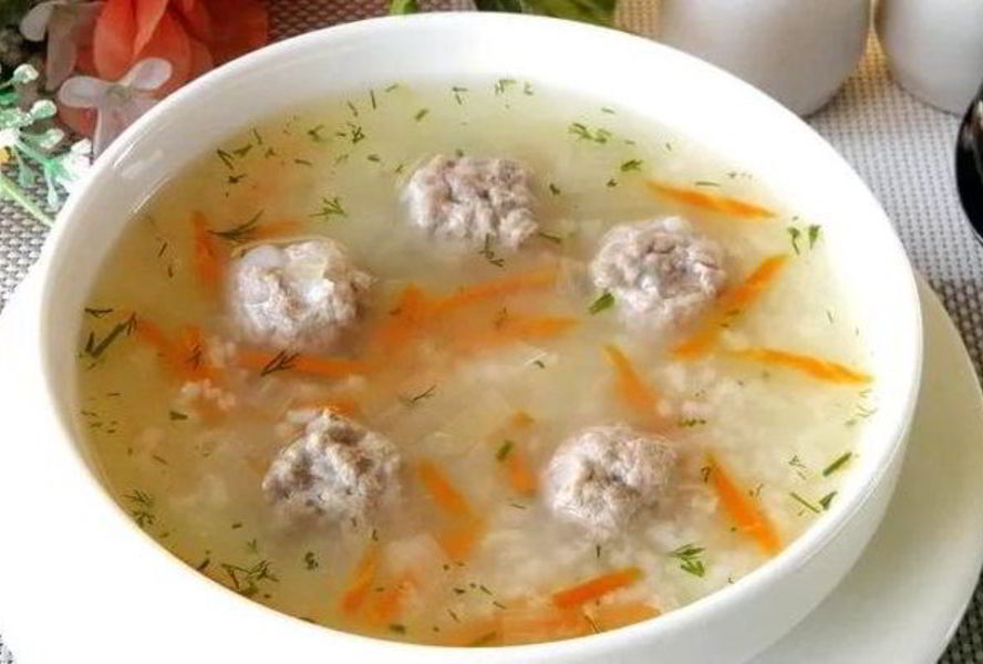 Суп с овощами и готовыми фрикадельками