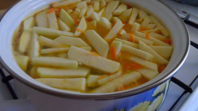 суп с овощами и тефтелями