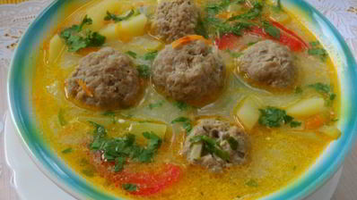 суп с овощами и тефтелями