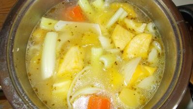 воскресный крем-суп с цыпленком и овощами