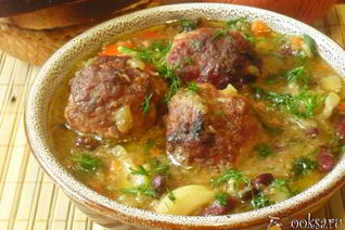 Запеченный овощной суп с мясными фрикаделями