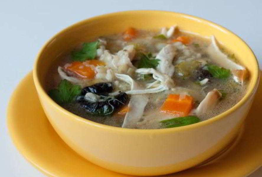 Густая похлебка с курицей и пореем