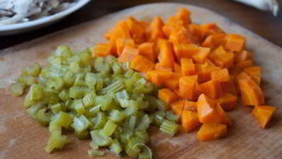 густая похлебка с курицей и пореем